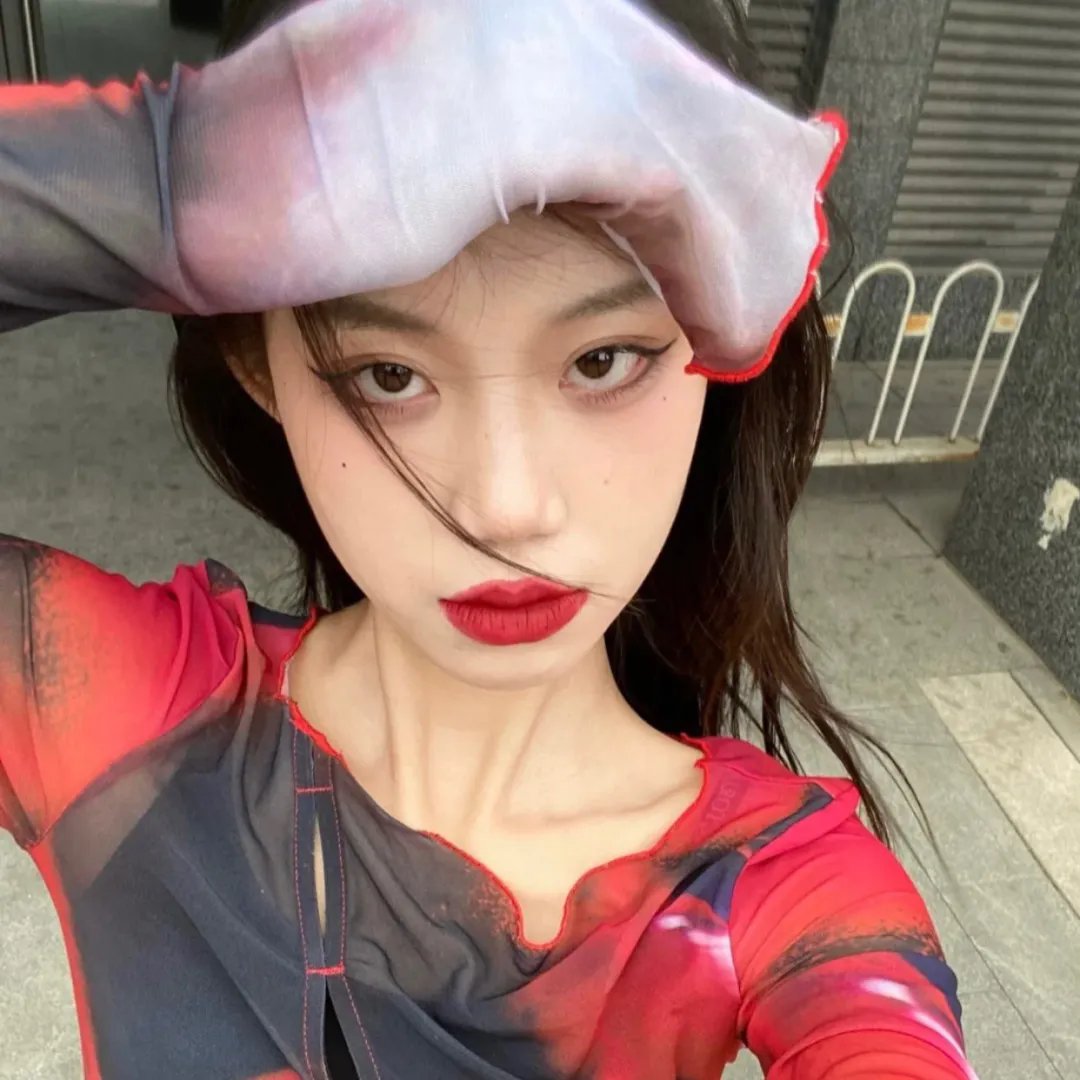 在恶魔门前 封面